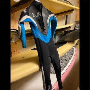 RipCurl full wetsuit for girl or boy. Great for surfing/snorkeling